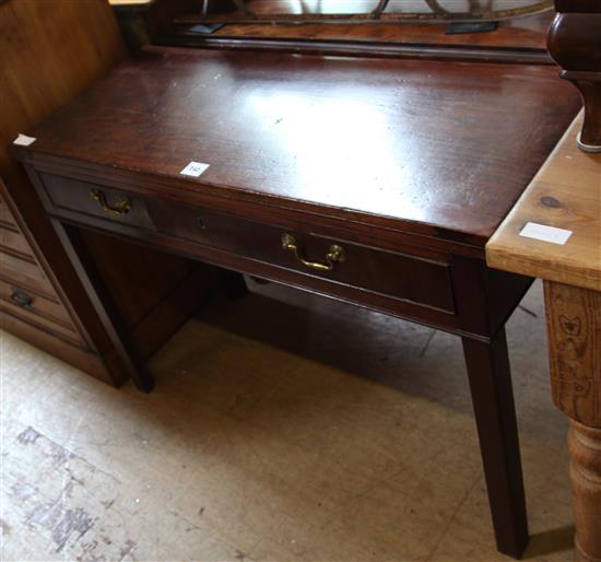 Georgian mahogany tea table(-)